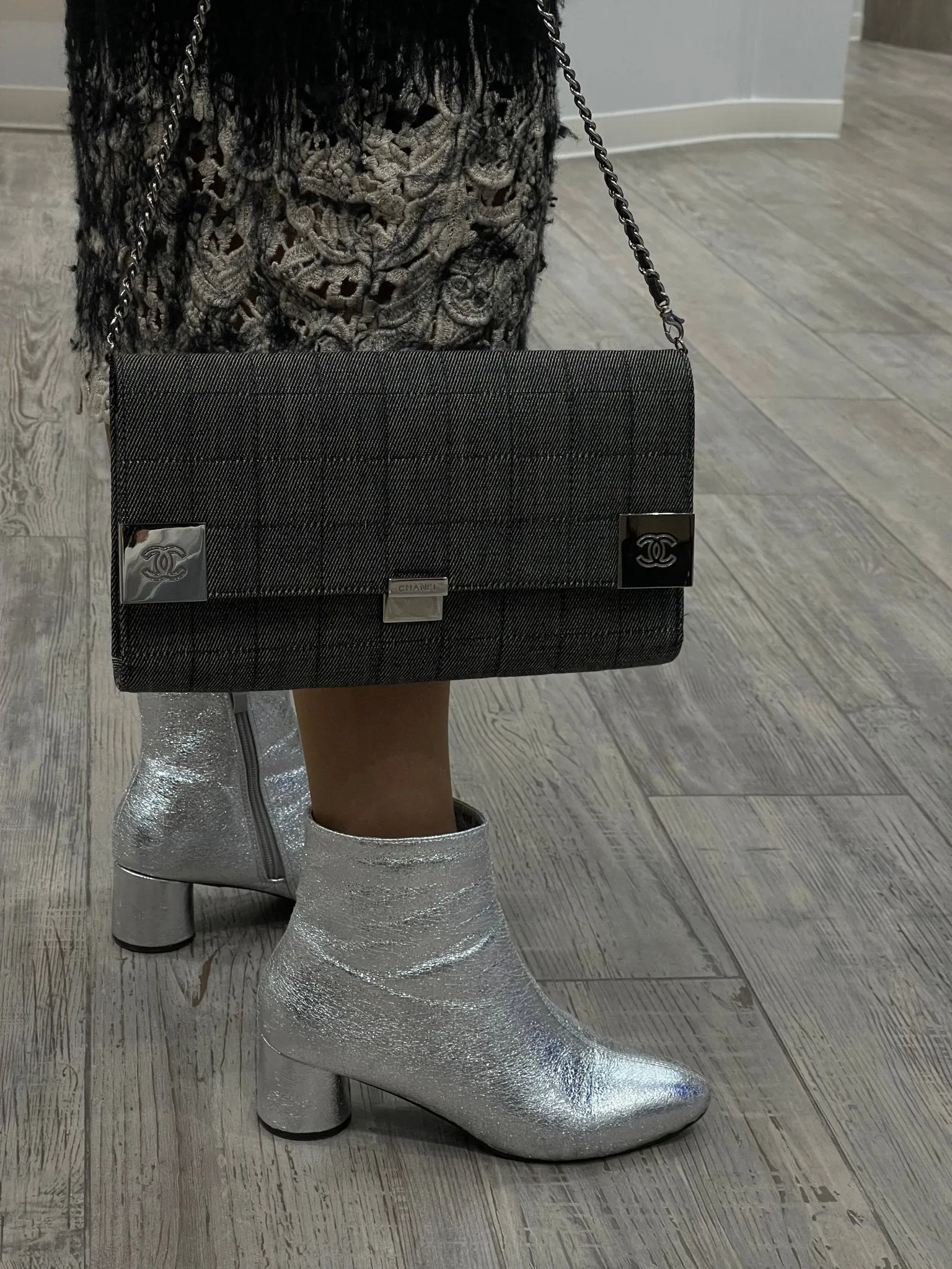 Chanel - sac baguette classique jersey gris